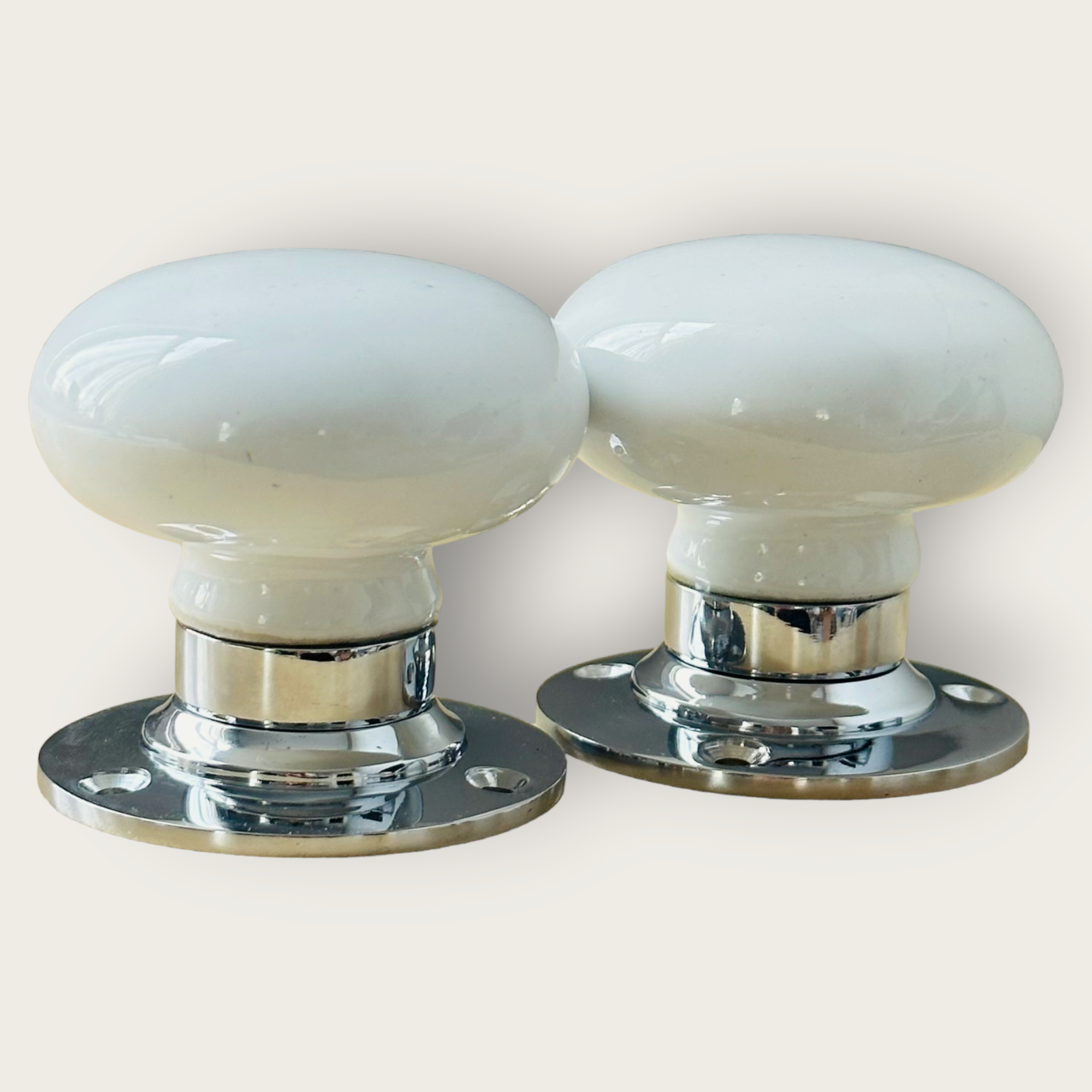White Ceramic Motice Knob Sprung